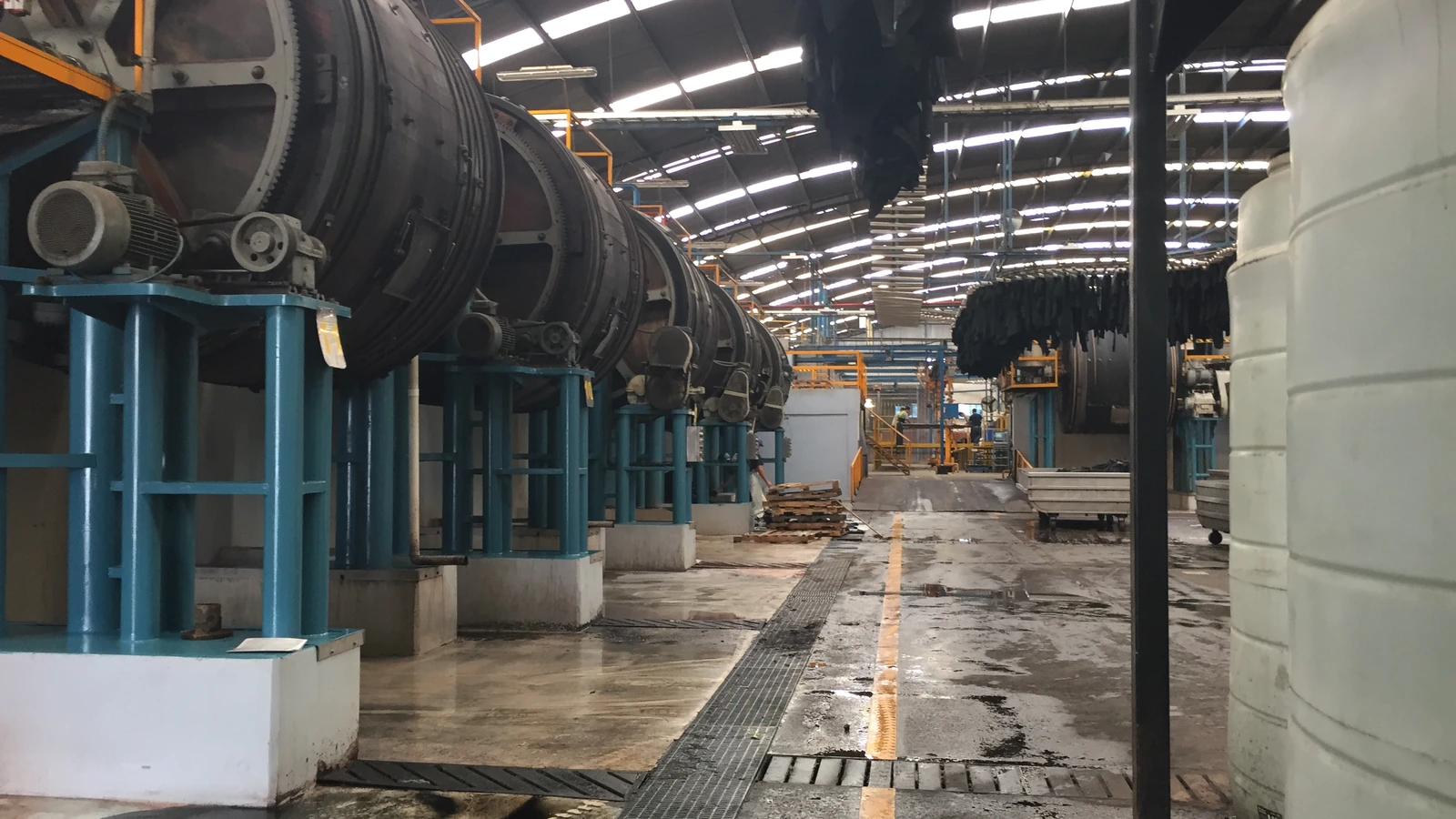 Fulões de curtume usados no processamento industrial de couro